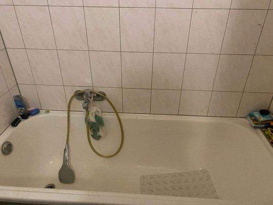 Bad mit Wanne.JPG