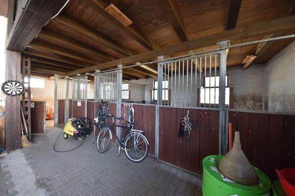 Pferdeställe mit Winterpaddock