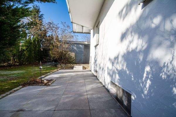 Neu gestaltete West-Terrasse