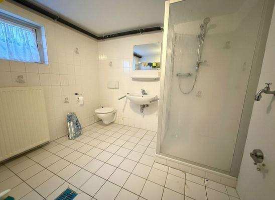 Bad mit Dusche im Kellergeschoss