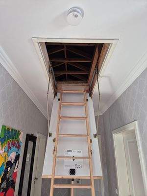 Zugang Dachboden durch Wohnungsflur