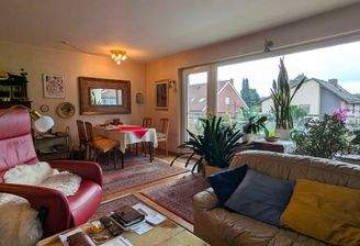 Wohnzimmer mit Balkon