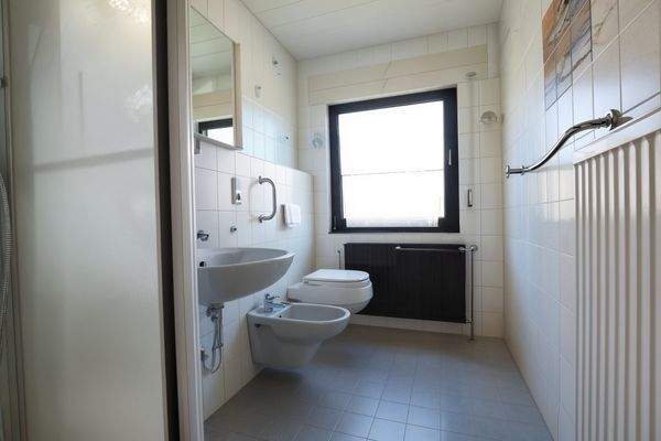 Badezimmer - (KI generiert)