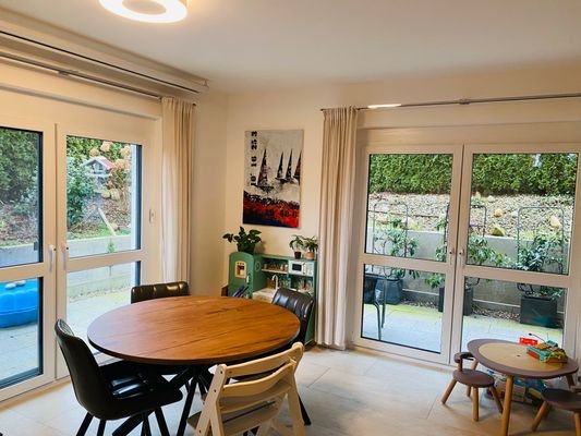 Essbereich mit Ausgang auf die Terrasse