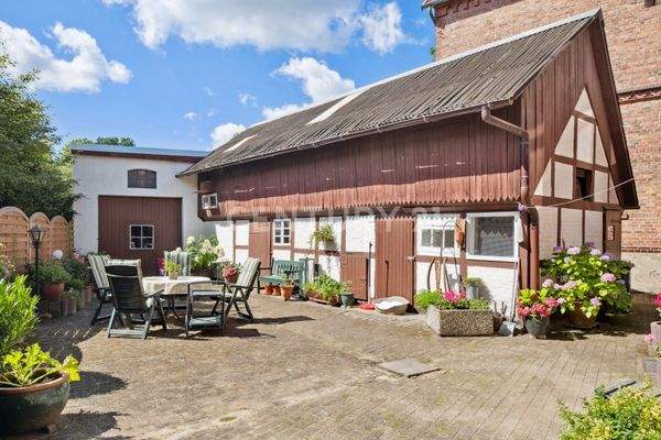 Ehemaliger Stall und Nebengebäude