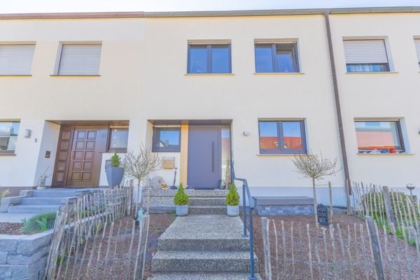 Haus &amp; Gartenansicht