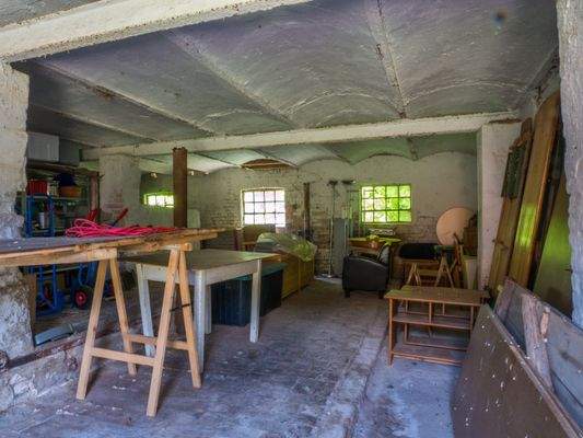 Wirtschaftsgebäude Lagerraum 8155.jpg