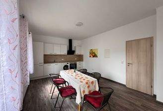 Küche mit Essbereich möbl.