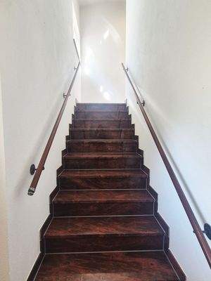 Treppe EG zu 1. OG.jpg