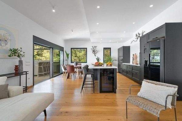 Kreta, Chania: Luxuriöse Villa mit Meerblick und Gästestudio in Agios Matthaios zu verkaufen