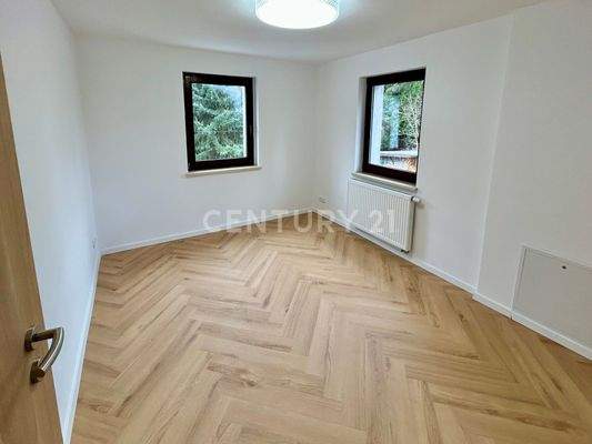 Schlafzimmer im 1.OG - sanierte Einheit