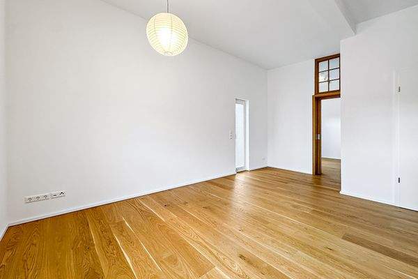 Wohnzimmer mit Blick ins Büro