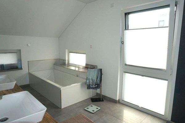 Badezimmer mit Badewanne