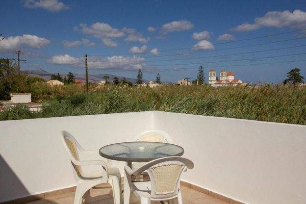 Kreta, Maleme: Traditionelles kretisches Haus zu verkaufen, nur wenige Schritte vom Strand entfernt