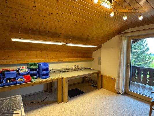 Schlafbereich oder Hobbyraum im Dachgeschoss