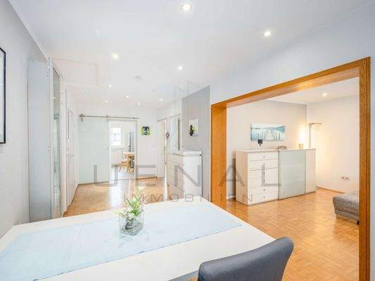 Essbereich mit direktem Balkonzugang