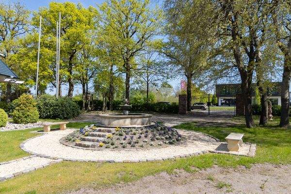 Vordere Gartenbereich