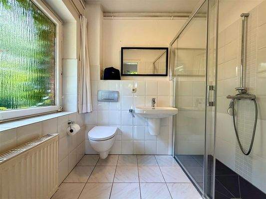Duschbad mit Fenster EG