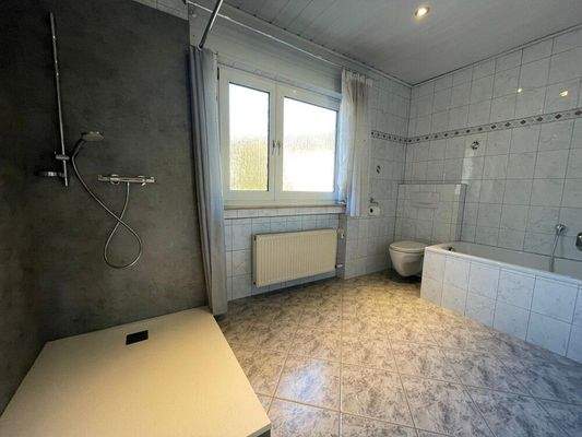 Badezimmer im OG