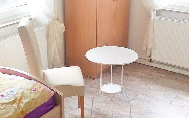 Zimmer WG stuttgart möbliert Zeitwohnen urbanbnb 1.jpeg