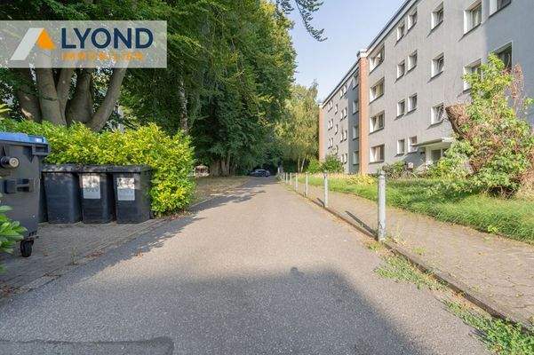 Straße zum Garagenhof