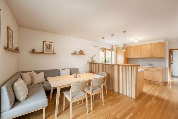 Wohnküche - KI-möbliert