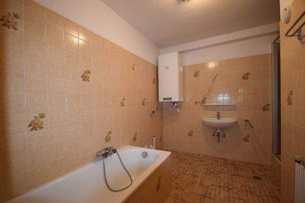 Badebereich - Große 2,5 Zimmer Wohnung mit Loggia Miete Bergheim Salzburg