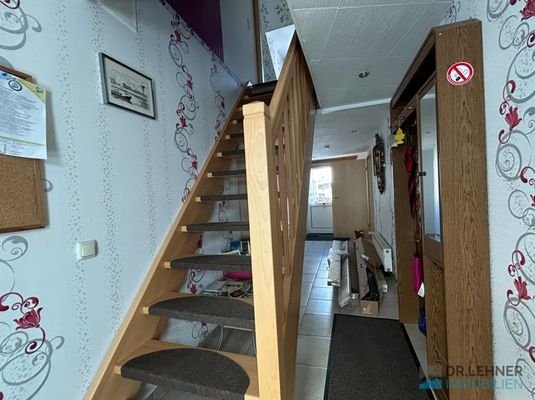 Flur mit Treppe zum Dachgeschoss