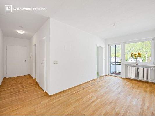 Diele, Essbereich und Balkon 