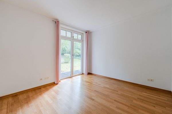 Schlafzimmer mit Gartenzugang