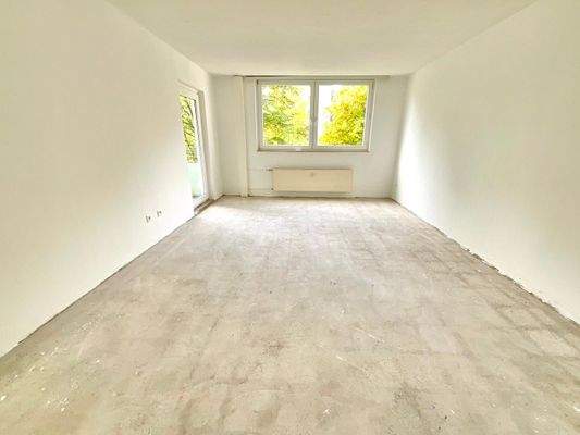 Wohnzimmer mit Balkon