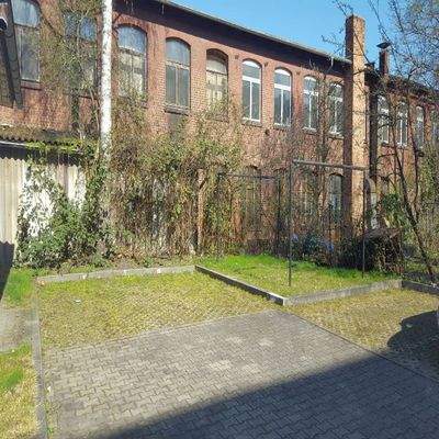 Hof / Stellplätze 02