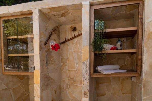 Ablage Gartenduschen