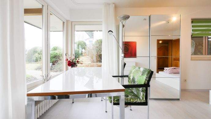 141 Schlafzimmer Schreibtisch (1 von 1)