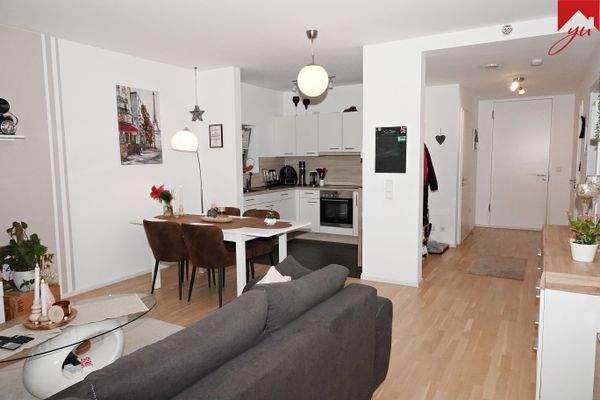 offene Küche mit Wohn- und Essbereich