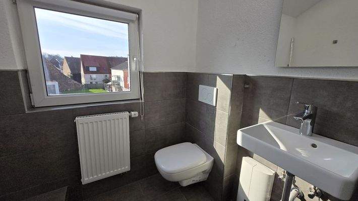 Seperates WC mit Waschmaschienenanschluss