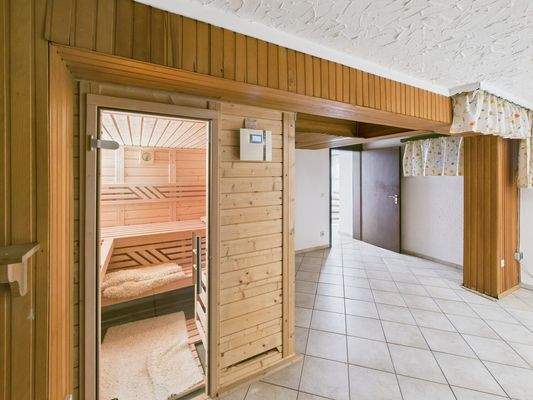 Wellnessraum mit Sauna