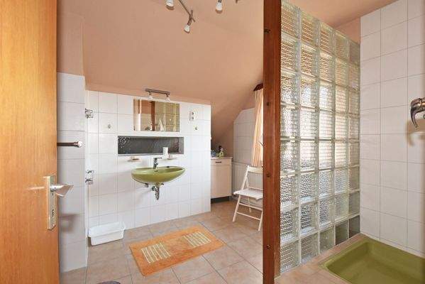 Familien-Vollbad mit Dusche