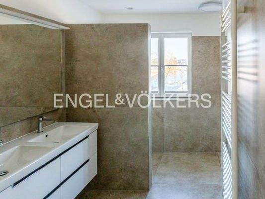 Badezimmer mit Ausblick zum Bodensee