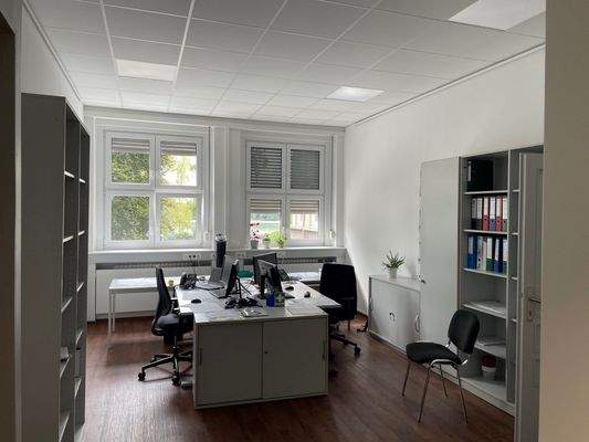 Büro 2.jpg
