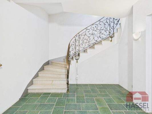 Einmal in Ihr Untergeschosss