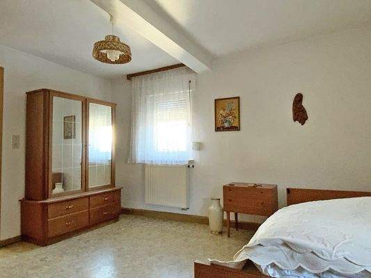 Schlafzimmer im Obergeschoss (links)