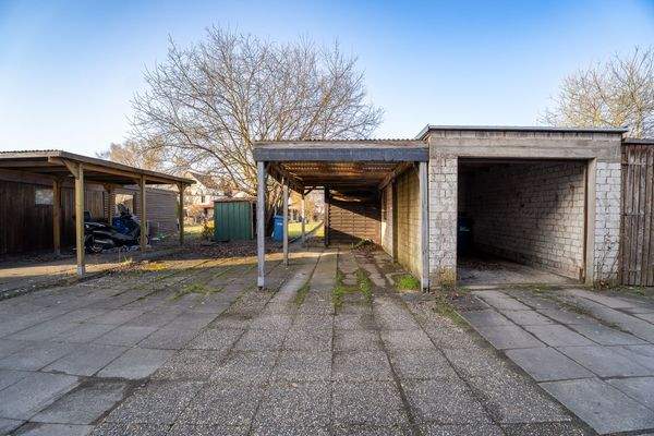 Carport zur Wohnung