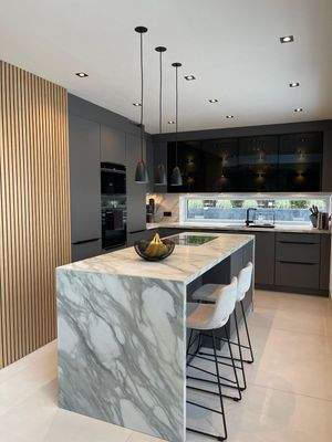 Einbauküche mit Tresen.JPG