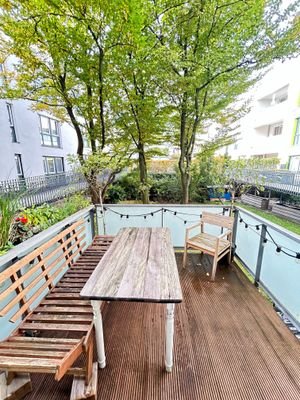 Schöne Terrasse mit reichlich Platz zur Nutzung