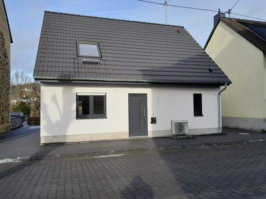 Haus Strassenansicht