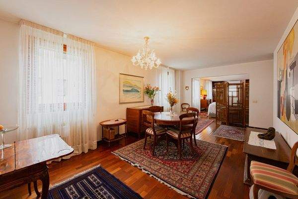 Eckhaus in Udine in der Via Grazzano