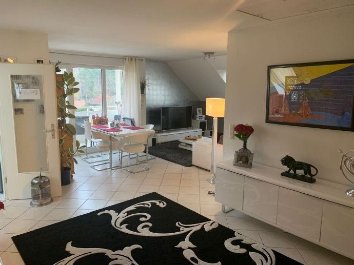 Schöne 2 Zimmer Wohnung mit Balkon und modernem Badezimmer