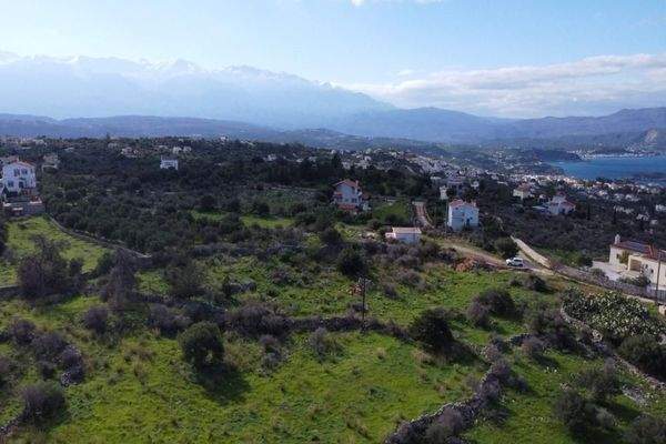Kreta, Kokkino Chorio: Landschaftlich reizvolles Grundstück mit Meerblick zu verkaufen