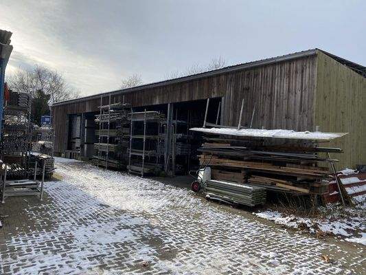 überdachte Freifläche  240qm